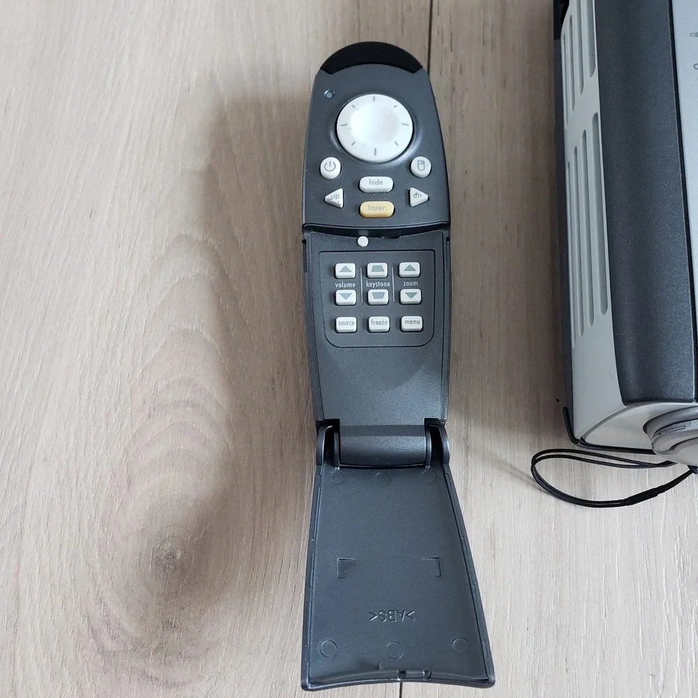 HP XB31 Digital Projector Remote Carrying Case Cables Included Y2K